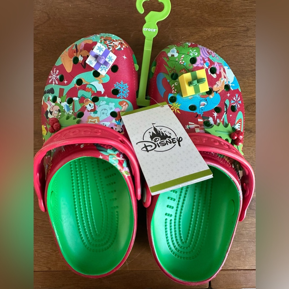 Mickey Mouse and Friends Holiday Adult Crocs - Men’s size 6, Women’s size 8 -NWT - Picture 10 of 10